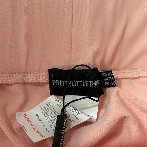 Pretty Little Thing - Picture 4 of 4